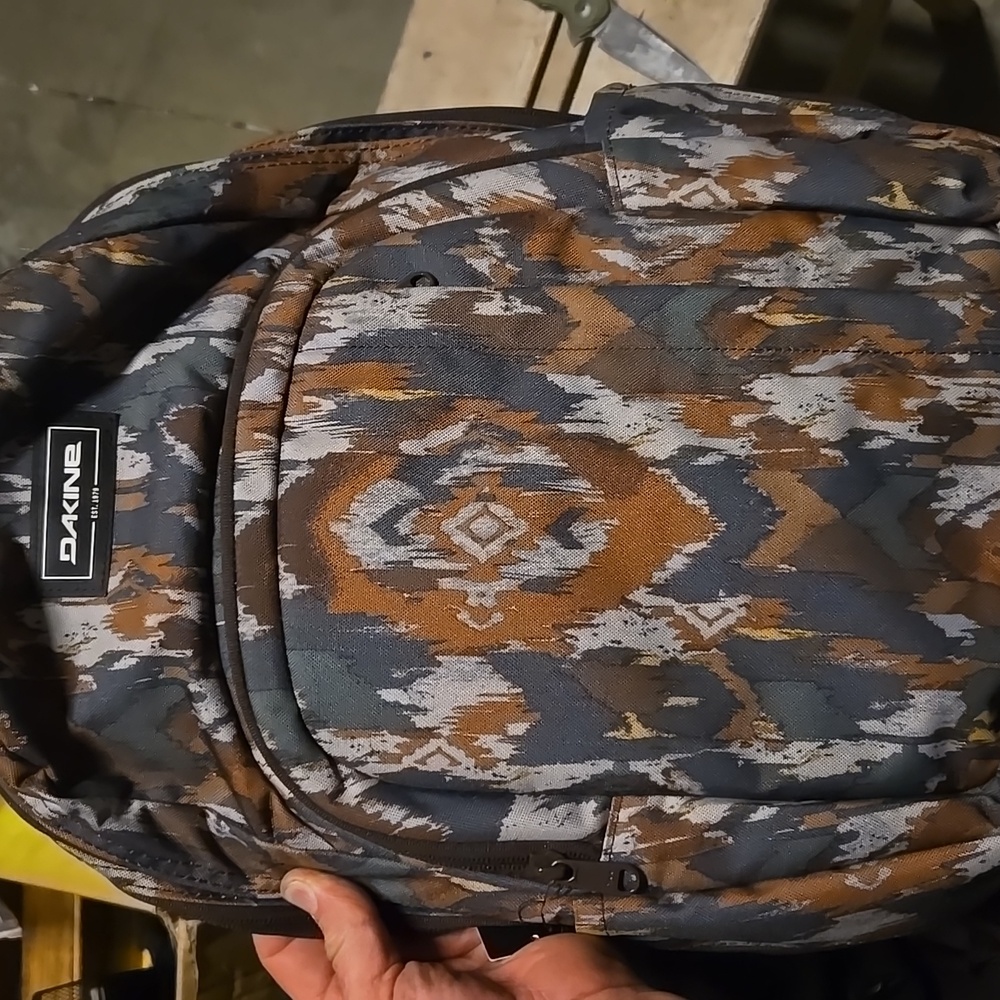 DaKine Campus M 25L Backpack.